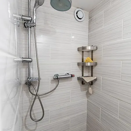 Nazca C6 Apartman *